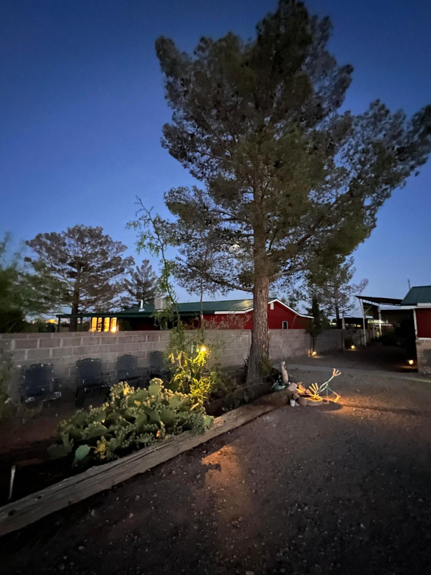 Hole In The Wall Getaway - Usa Mexico Border Bed And Breakfast Columbus Exterior photo