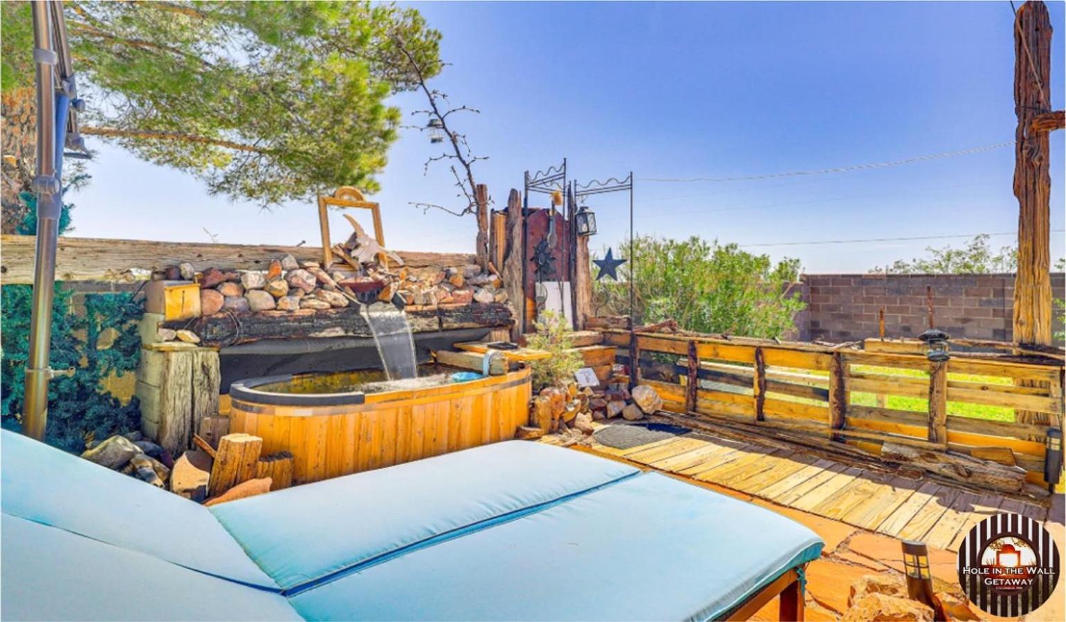 Hole In The Wall Getaway - Usa Mexico Border Bed And Breakfast Columbus Exterior photo