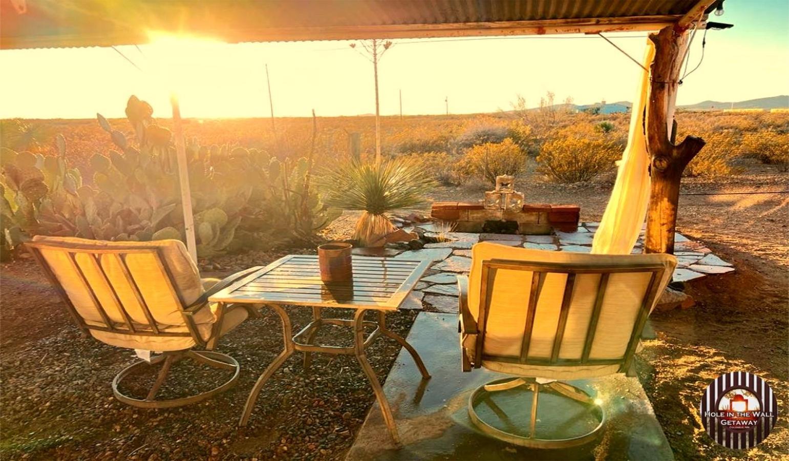 Hole In The Wall Getaway - Usa Mexico Border Bed And Breakfast Columbus Exterior photo