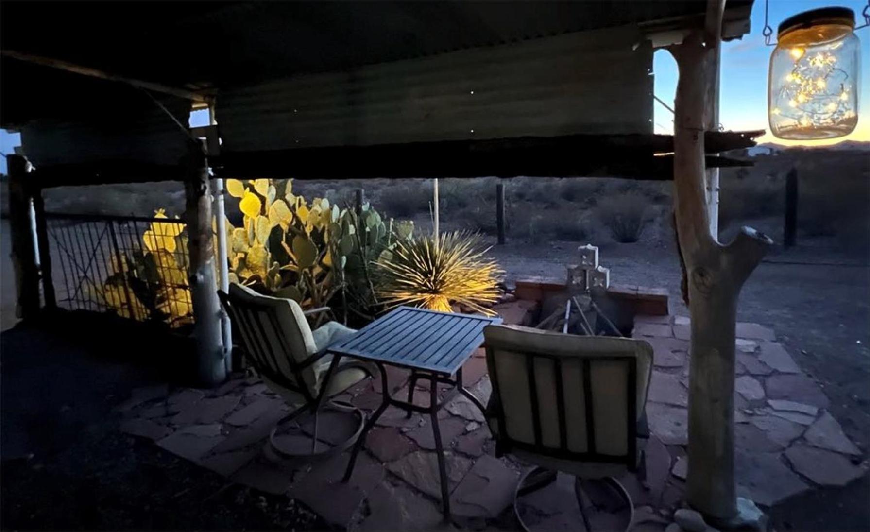 Hole In The Wall Getaway - Usa Mexico Border Bed And Breakfast Columbus Exterior photo